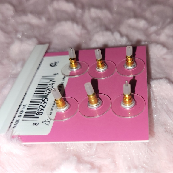 Betsey Johnson 3-pair earring set. - Picture 15 of 15